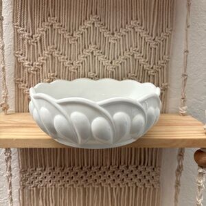 Vintage Indiana Glass Company milk glass bowl